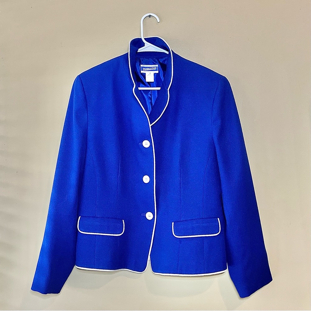 Pendleton Classic Jacket | Women’s Outer Wear | Timeless Elegance